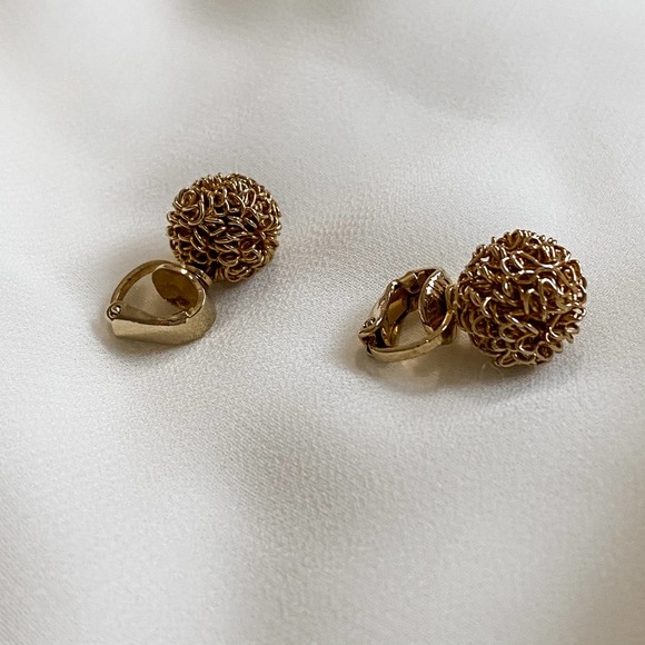 VTG Gold Chain Ball Scribble Clip Earrings - Picture 2 of 6